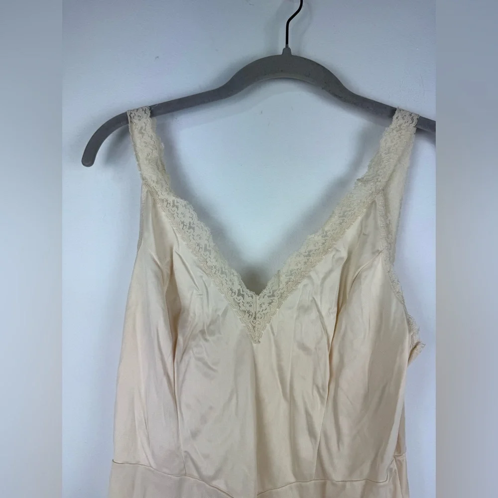 Vintage Kaiser Ivory Lace Trim Slip, size 36S - Picture 4 of 10